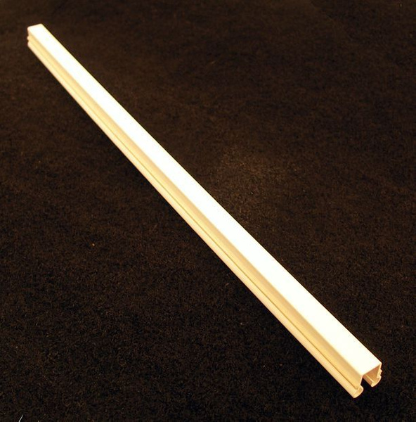 Guide channel Volvo 140/164 plastic